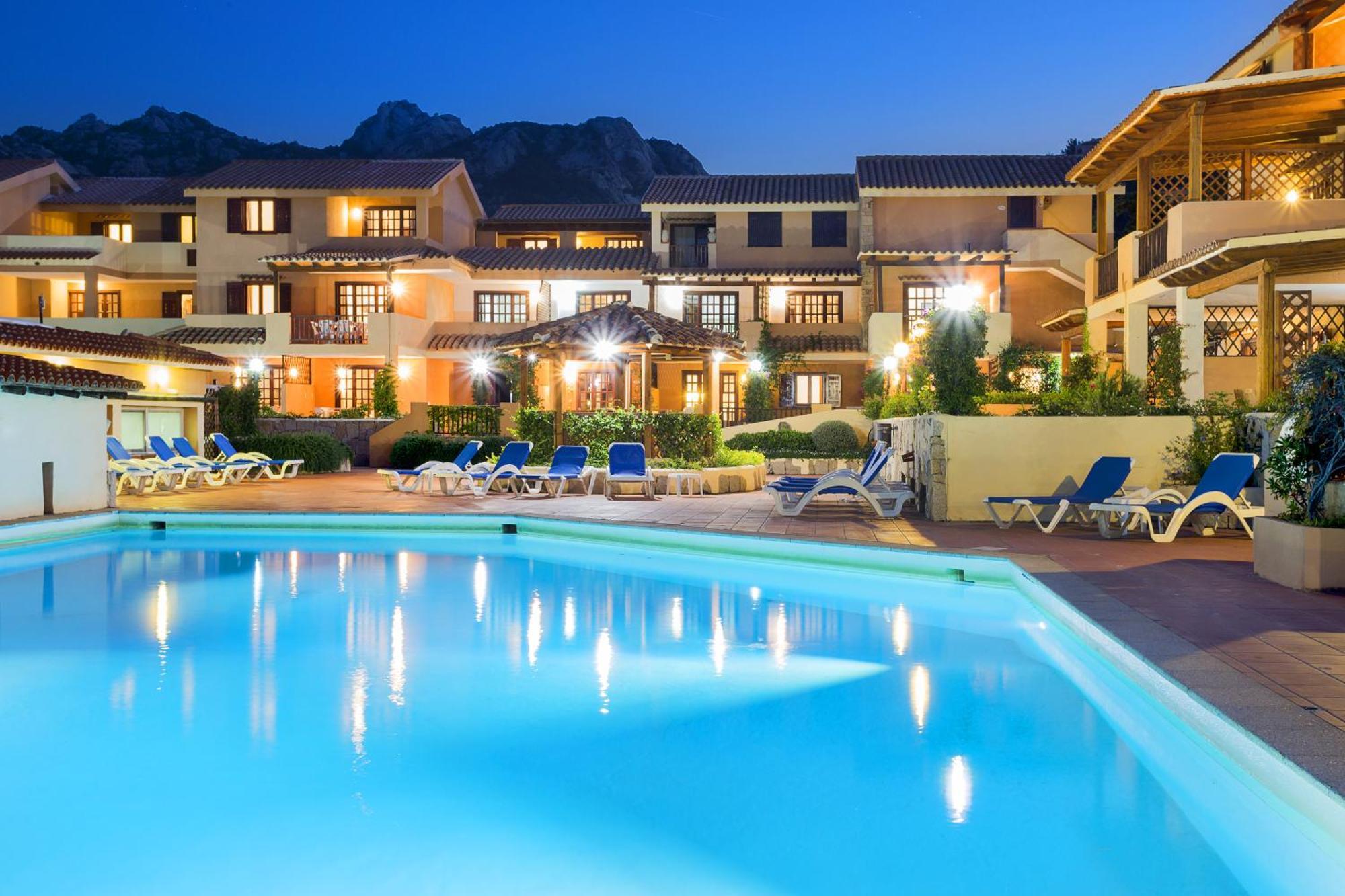 Residence Bougainvillae Liscia di Vacca Exteriör bild